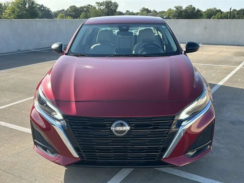 Used 2025 Nissan Altima 2.5 SV FWD image 7