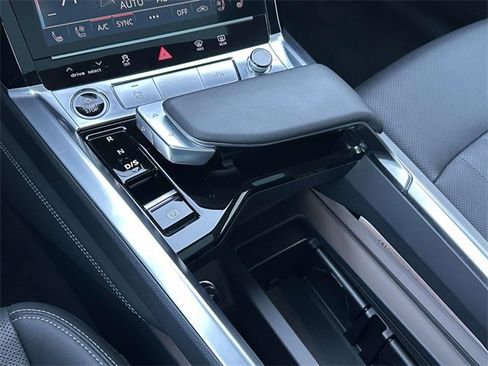 Used 2024 Audi Q8 e-tron Premium Plus w/ Premium Plus Package image 32