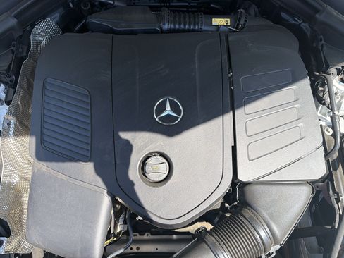 Used 2025 Mercedes-Benz GLC 300 4MATIC image 36