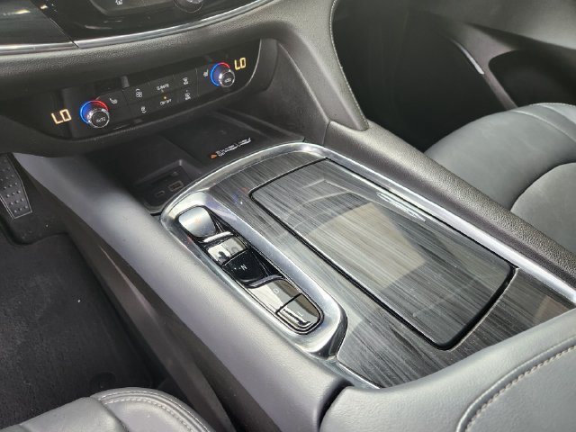 Used 2022 Buick Enclave Essence w/ Experience Buick Package FWD image 18