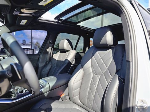 Used 2025 BMW X5 sDrive40i w/ M Sport Package image 18