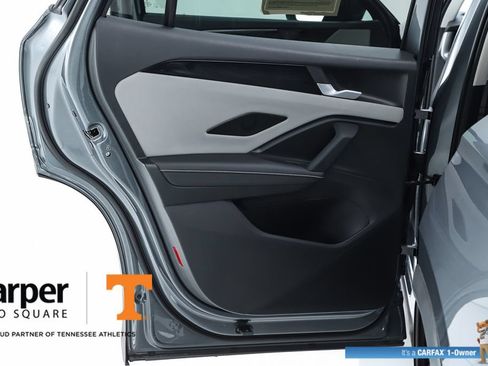 Used 2025 Volkswagen Tiguan SE w/ Panoramic Sunroof Package AWD/4WD image 17