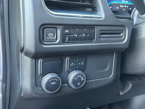 Used 2023 Chevrolet Suburban LT image 33