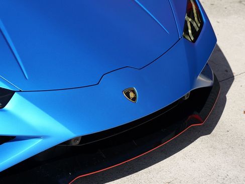 Used 2021 Lamborghini Huracan EVO RWD image 10