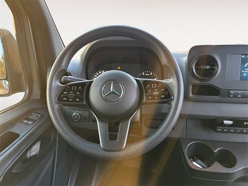 Used 2019 Mercedes-Benz Sprinter 2500 image 12