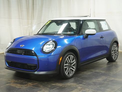 Used 2025 MINI Cooper 2-Door Hardtop FWD image 2