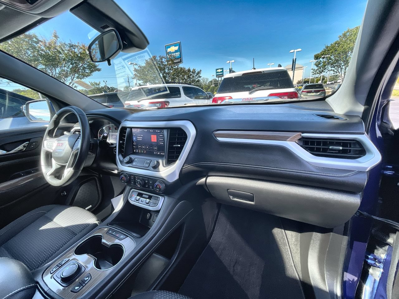 Used 2023 GMC Acadia SLE w/ Driver Convenience Package AWD/4WD image 30