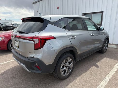 Used 2024 Kia Seltos LX image 3