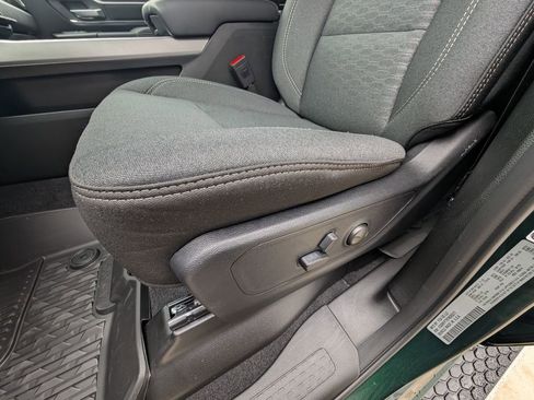 New 2026 RAM 1500 4x4 Crew Cab image 13