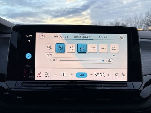 New 2026 Volkswagen Atlas Cross Sport SE AWD/4WD image 19