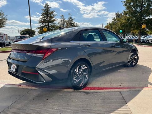 Used 2025 Hyundai Elantra SEL image 6