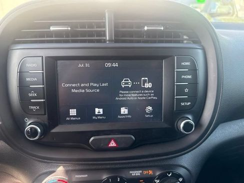 Used 2020 Kia Soul LX FWD image 9