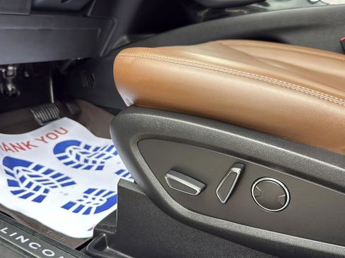 Used 2023 Lincoln Nautilus Reserve image 11