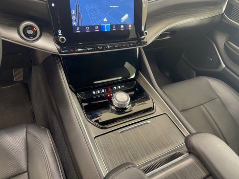 Used 2023 Jeep Wagoneer L Series III RWD image 22