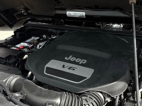 Used 2016 Jeep Wrangler Rubicon w/ Power Convenience Group image 27