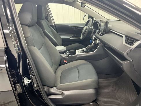 Used 2021 Toyota RAV4 LE AWD/4WD image 21