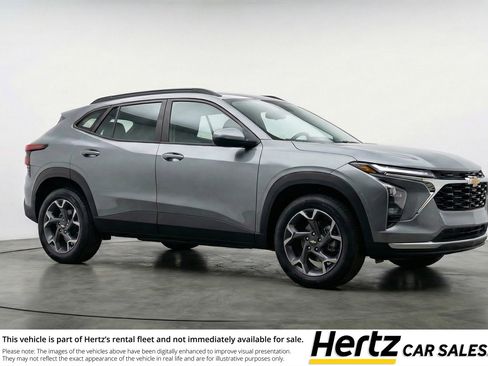 Used 2025 Chevrolet Trax LT image 1