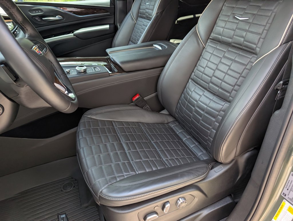 Used 2024 Cadillac Escalade Sport Platinum w/ LPO, Floor Liner Package AWD/4WD image 5