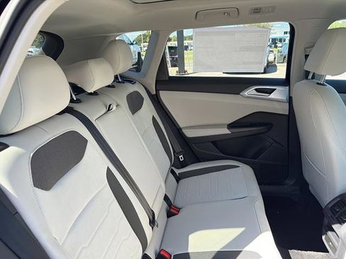 New 2025 Volkswagen Taos SE image 10