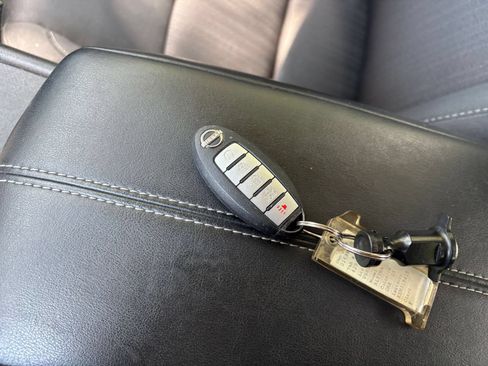 Used 2025 Nissan Altima 2.5 SV FWD image 21