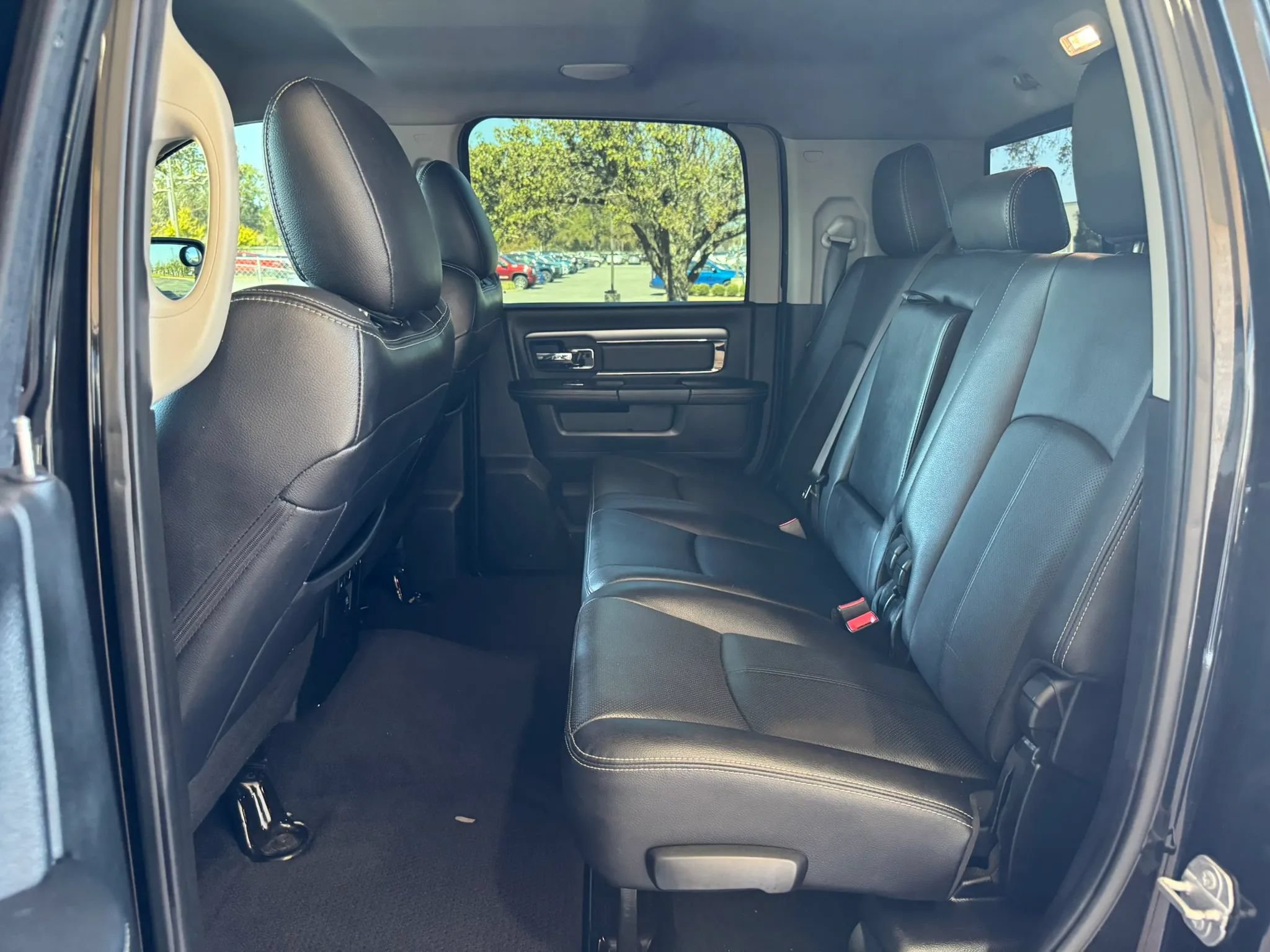 Used 2018 RAM 2500 Laramie w/ Sport Appearance Group AWD/4WD image 19