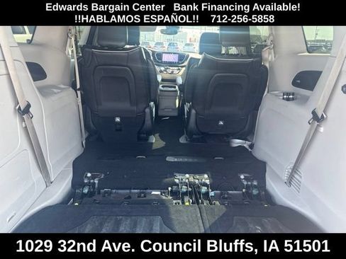 Used 2023 Chrysler Pacifica Limited FWD image 11