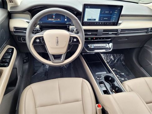 Certified 2023 Lincoln Corsair FWD image 9