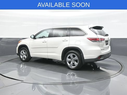 Used 2015 Toyota Highlander Limited w/ Driver Technology Package AWD/4WD image 5