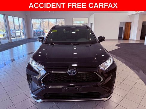 Used 2021 Toyota RAV4 SE image 2