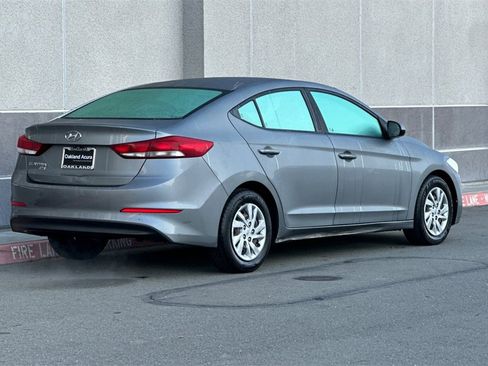 Used 2018 Hyundai Elantra SE image 4