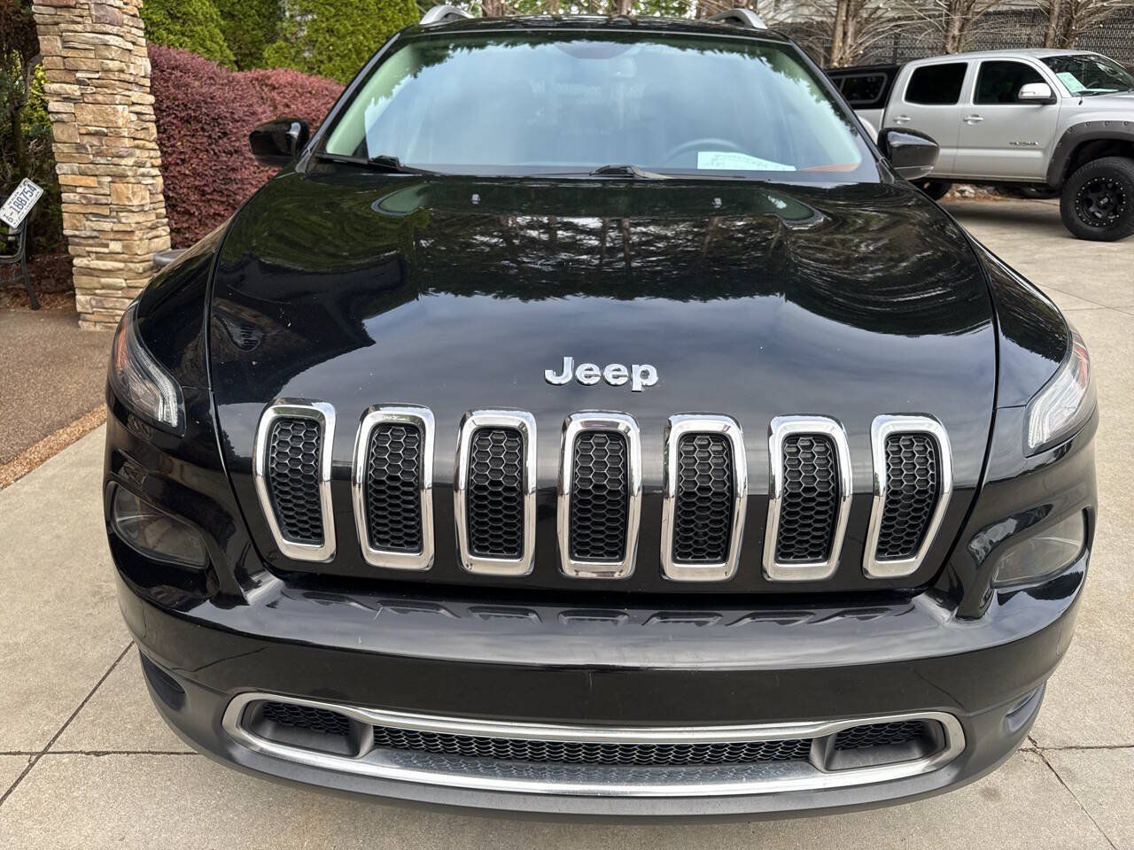 Used 2018 Jeep Cherokee Limited FWD image 6