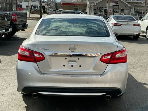 Used 2017 Nissan Altima 2.5 S w/ Power Driver Seat Package FWD image 4