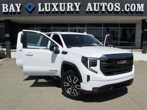 Used 2023 GMC Sierra 1500 AT4 w/ Technology Package AWD/4WD image 59
