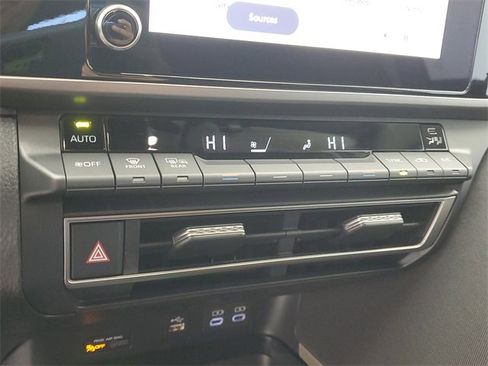 Used 2025 Toyota Camry LE image 29