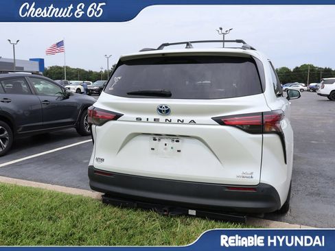 Used 2022 Toyota Sienna XLE w/ XLE Plus Package FWD image 21