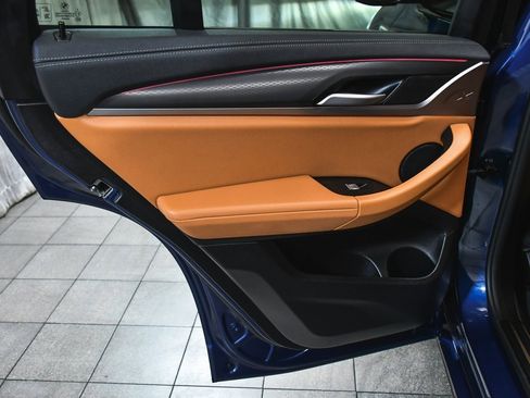 Used 2024 BMW X4 M40i image 11