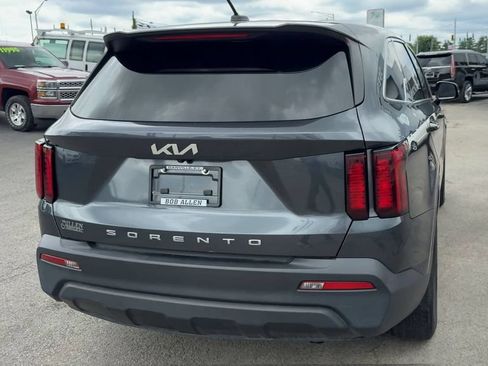 Used 2022 Kia Sorento LX FWD image 6