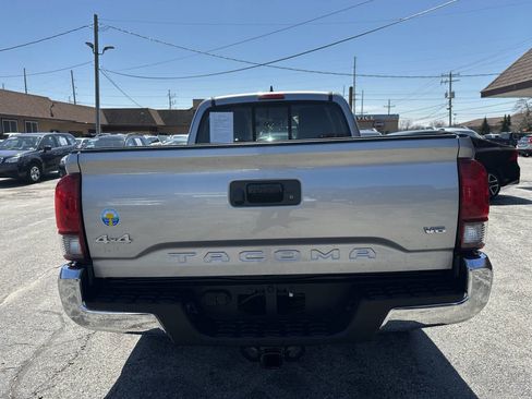Used 2018 Toyota Tacoma SR5 AWD/4WD image 8