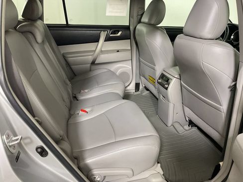 Used 2010 Toyota Highlander SE AWD/4WD image 24