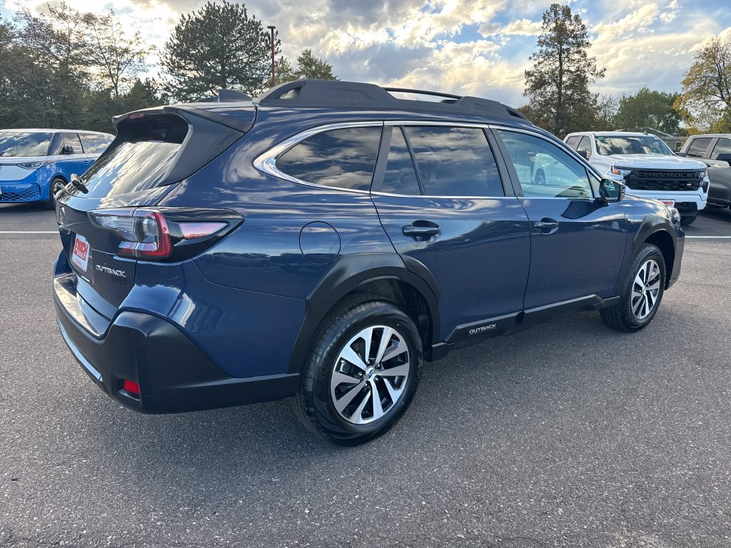 Used 2025 Subaru Outback Premium AWD/4WD image 5