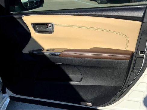 Used 2014 Toyota Avalon Limited image 22