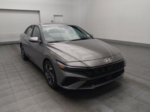 Used 2025 Hyundai Elantra SEL FWD image 13