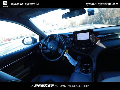 Used 2024 Toyota Camry SE image 3