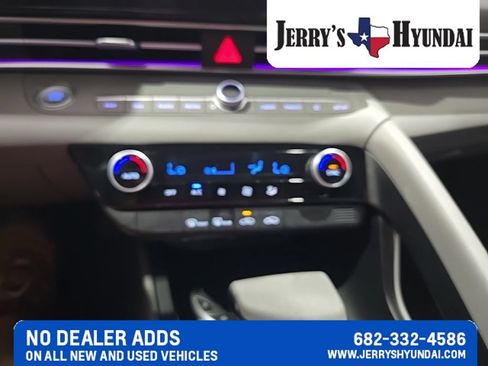 Used 2024 Hyundai Elantra SEL FWD image 12