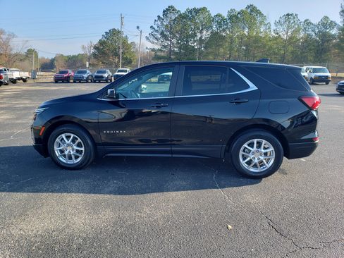 Used 2022 Chevrolet Equinox LT w/ Driver Convenience Package image 6