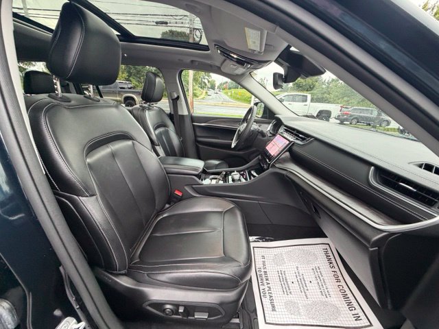 Used 2023 Jeep Grand Cherokee L Limited AWD/4WD image 39