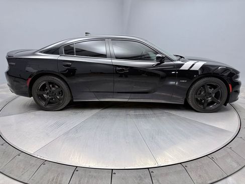 Used 2017 Dodge Charger R/T image 4