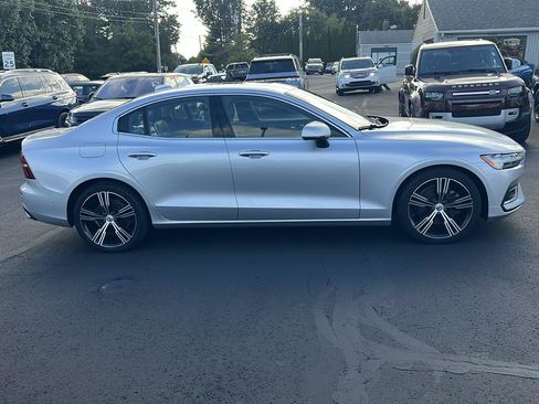 Used 2022 Volvo S60 B5 Inscription FWD image 4