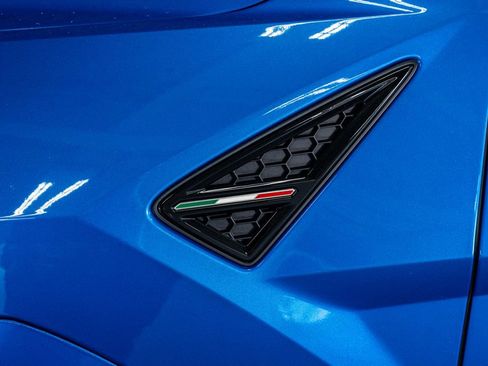 Used 2020 Lamborghini Urus image 22