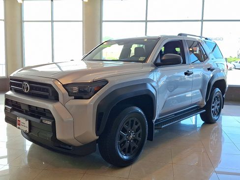 Used 2025 Toyota 4Runner SR5 AWD/4WD image 3